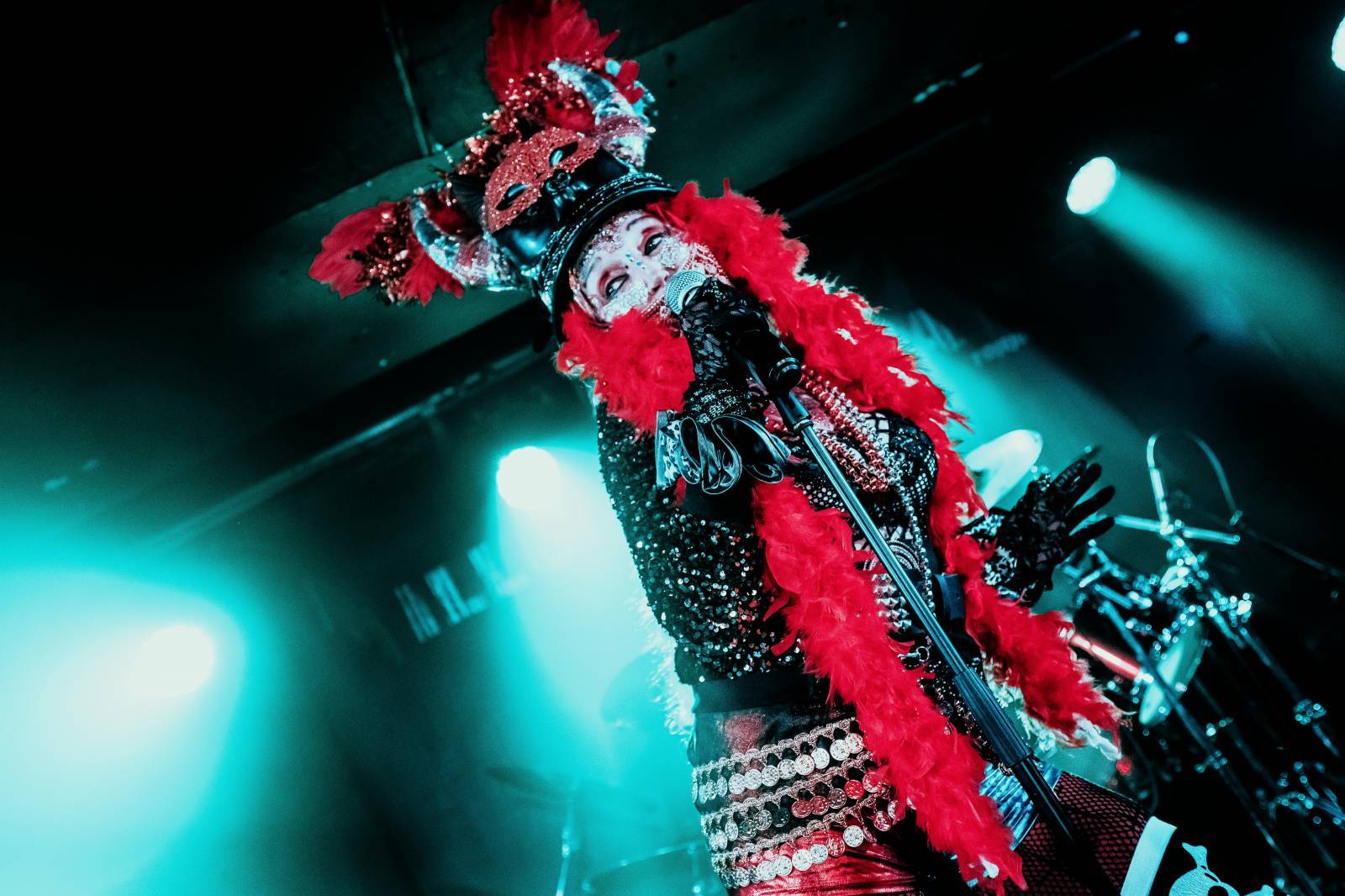 LIVE: Jana Kratochvílová a Illuminati.ca nabili pražské Rock Café kosmickou energií a pokřtili nové album 