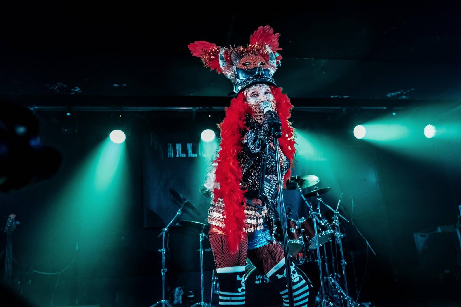 LIVE: Jana Kratochvílová a Illuminati.ca nabili pražské Rock Café kosmickou energií a pokřtili nové album 