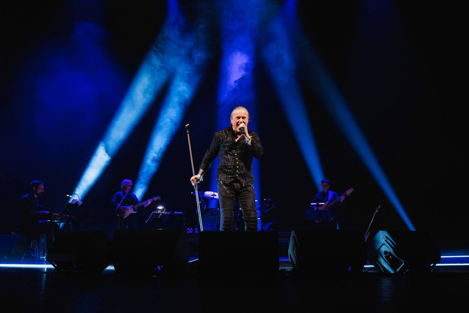 RECENZE: Josef Vojtek se dělí o vzpomínky na svou muzikálovou dráhu