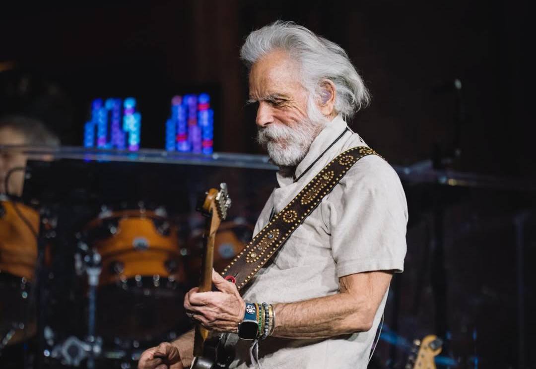 Zemřel kytarista a zpěvák Bob Weir, spoluzakladatel legendárního jam bandu Grateful Dead
