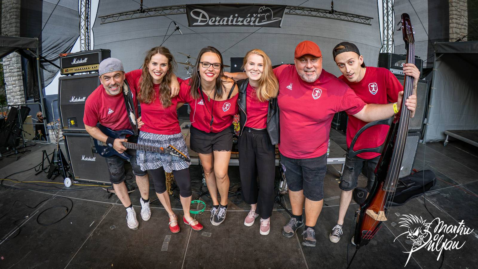 TOP 7 videoklipů týdne: Deratizéři slaví čtvrtstoletí, Tereza Rays a Ben Cristovao zahraniční spolupráce a Deaf Heart natáčeli v zimě jen v plážovém ručníku