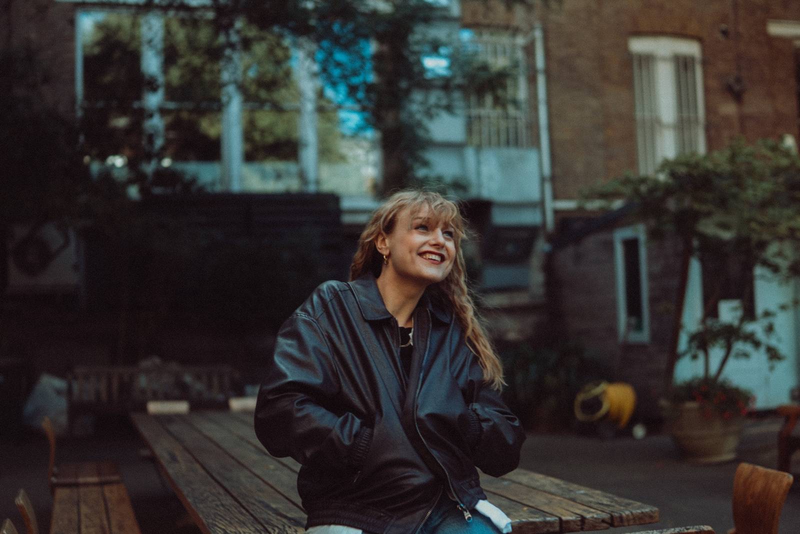 TOP 6 videoklipů týdne: Tereza Balonová natáčela v Londýně a Jordan Haj a Emma Smetana vykročili z komfortní zóny