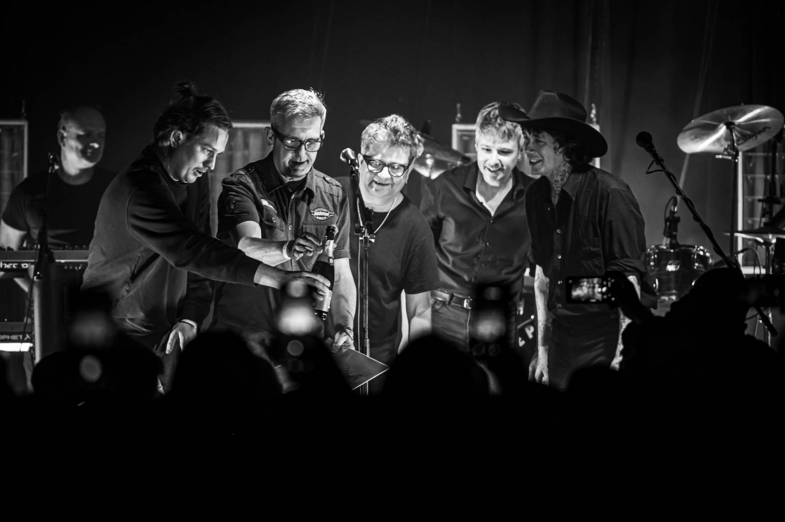 TOP 7 videoklipů týdne: Vanua2 zpívá o rozdílných světech žen a mužů, MØNØDREAM se cítí jako vězeň ve svých myšlenkách a Ben Cristovao motivuje ke sportu