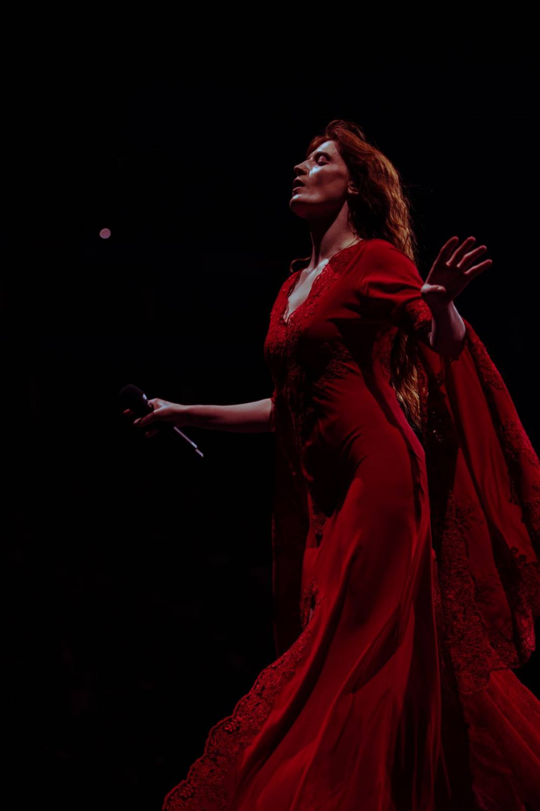 LIVE: Florence + The Machine přivezli do Prahy teatrální podívanou s pravými emocemi