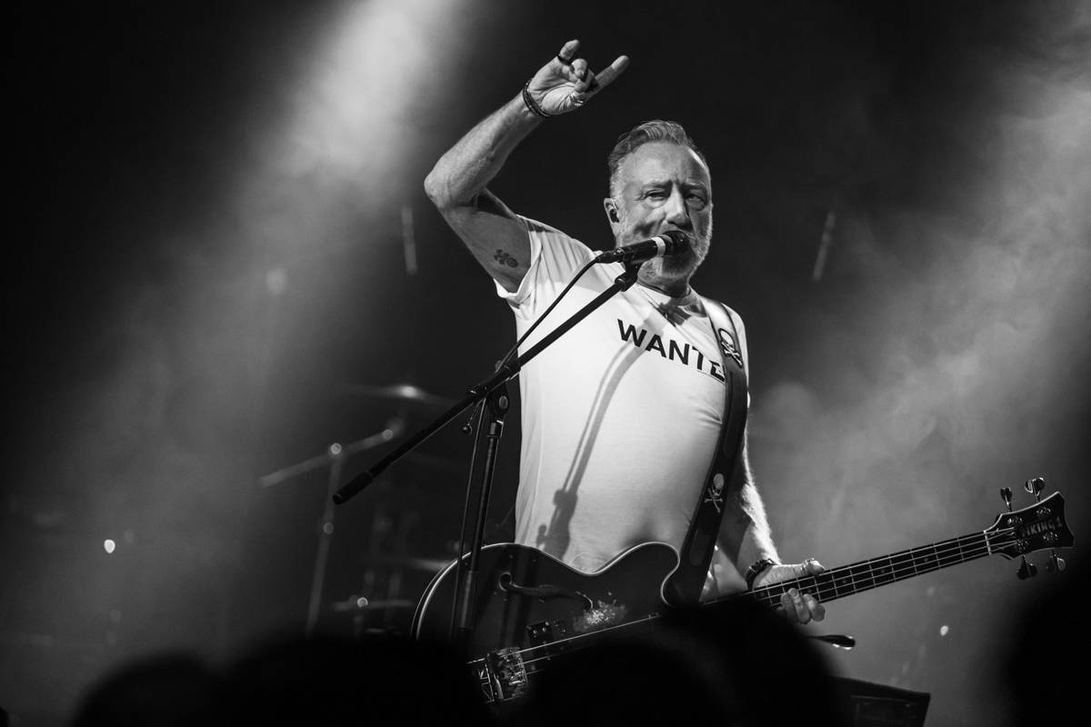 LIVE: Návrat do minulosti. Peter Hook oživil v Brně písně Joy Division i New Order