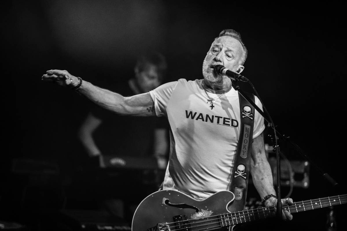 LIVE: Návrat do minulosti. Peter Hook oživil v Brně písně Joy Division i New Order