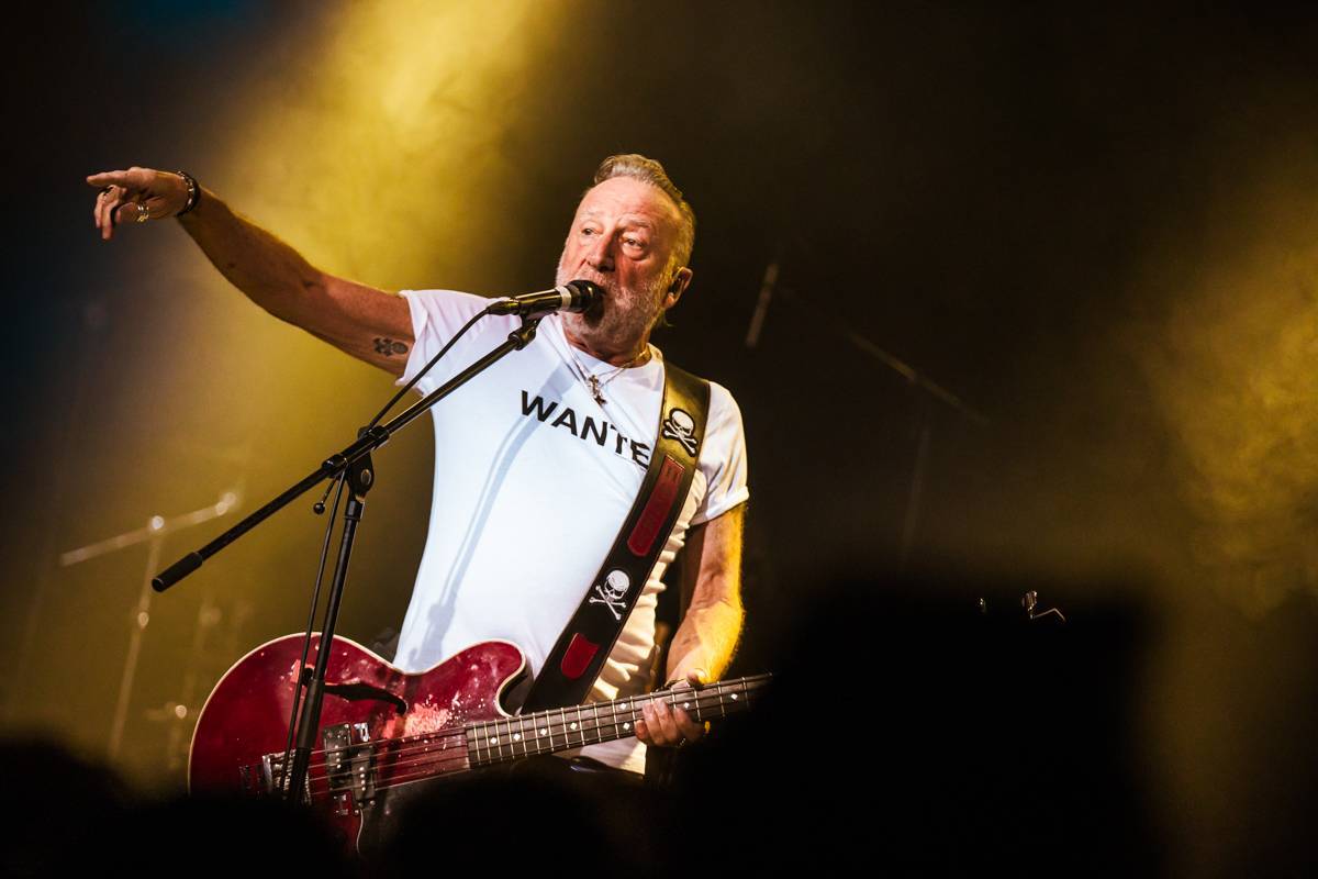 LIVE: Návrat do minulosti. Peter Hook oživil v Brně písně Joy Division i New Order