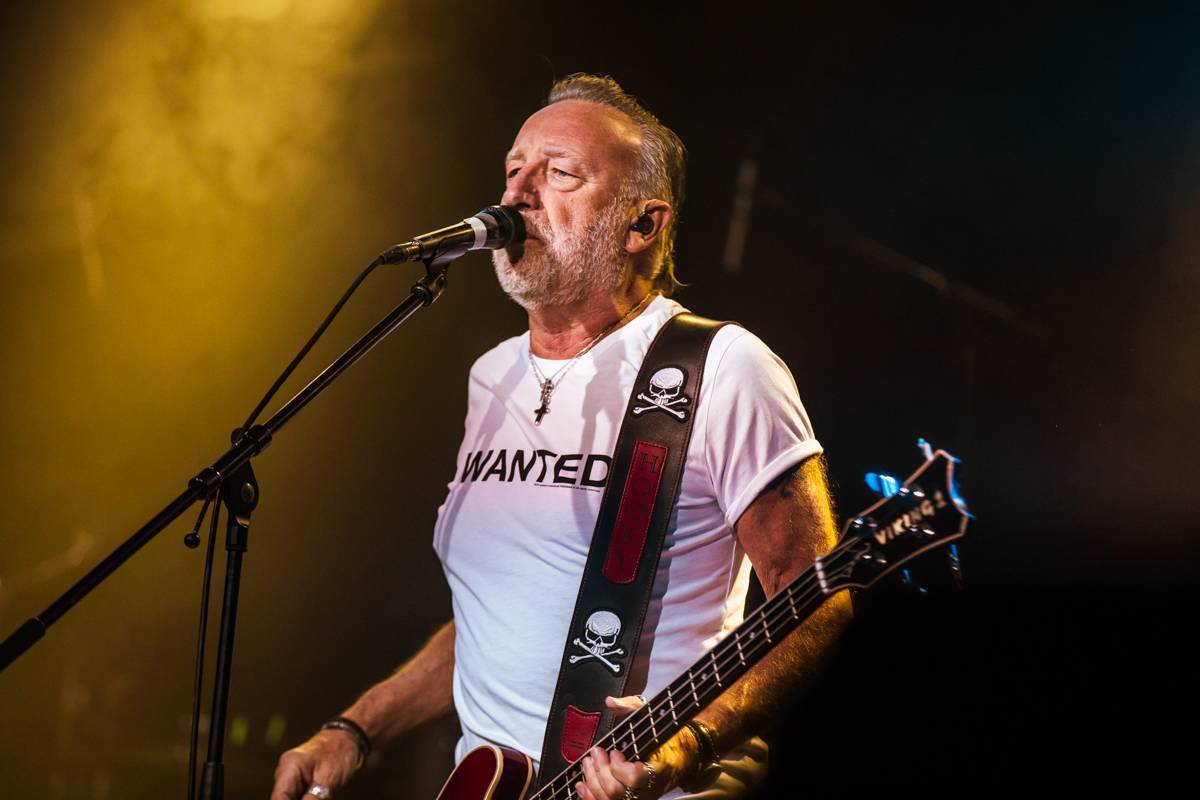 LIVE: Návrat do minulosti. Peter Hook oživil v Brně písně Joy Division i New Order
