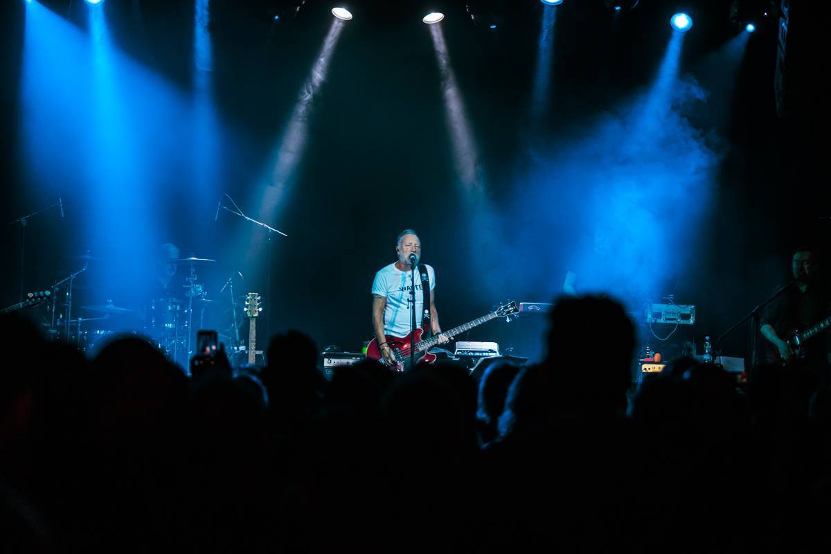 LIVE: Návrat do minulosti. Peter Hook oživil v Brně písně Joy Division i New Order