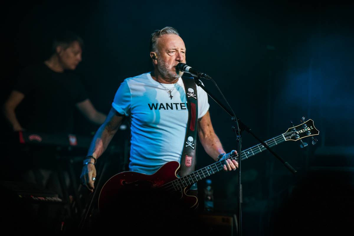 LIVE: Návrat do minulosti. Peter Hook oživil v Brně písně Joy Division i New Order