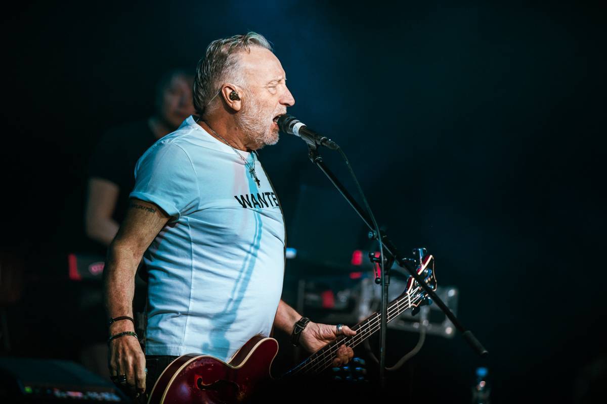 LIVE: Návrat do minulosti. Peter Hook oživil v Brně písně Joy Division i New Order