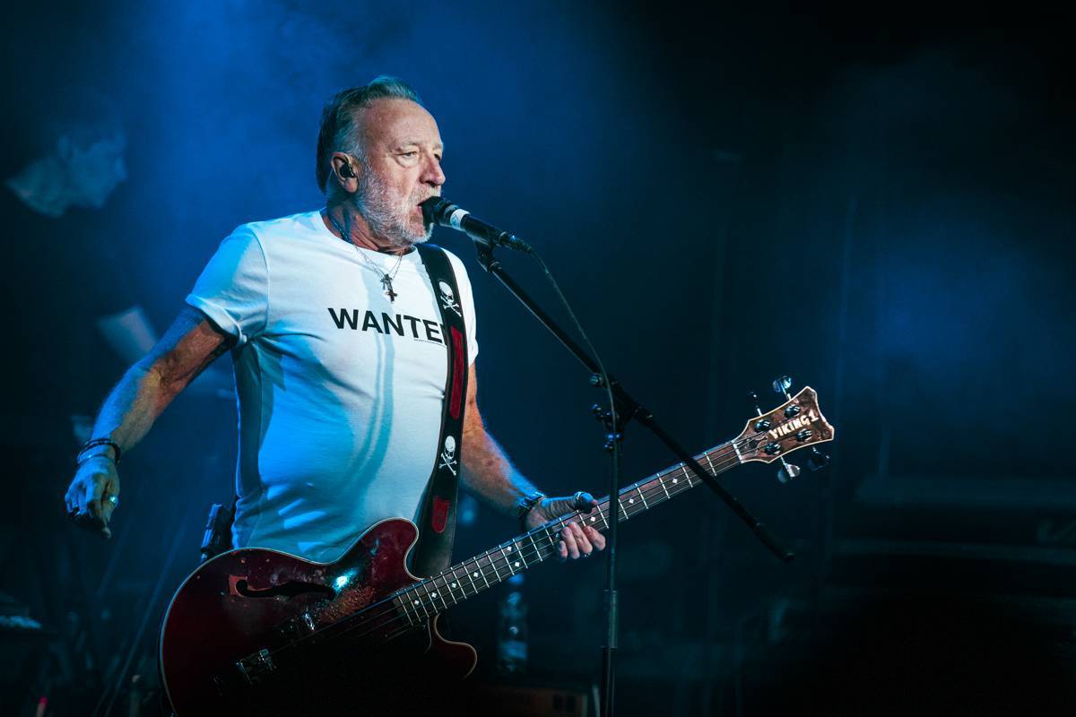 LIVE: Návrat do minulosti. Peter Hook oživil v Brně písně Joy Division i New Order