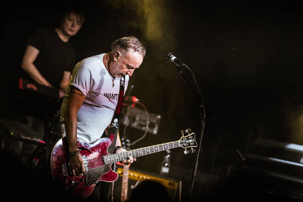 LIVE: Návrat do minulosti. Peter Hook oživil v Brně písně Joy Division i New Order