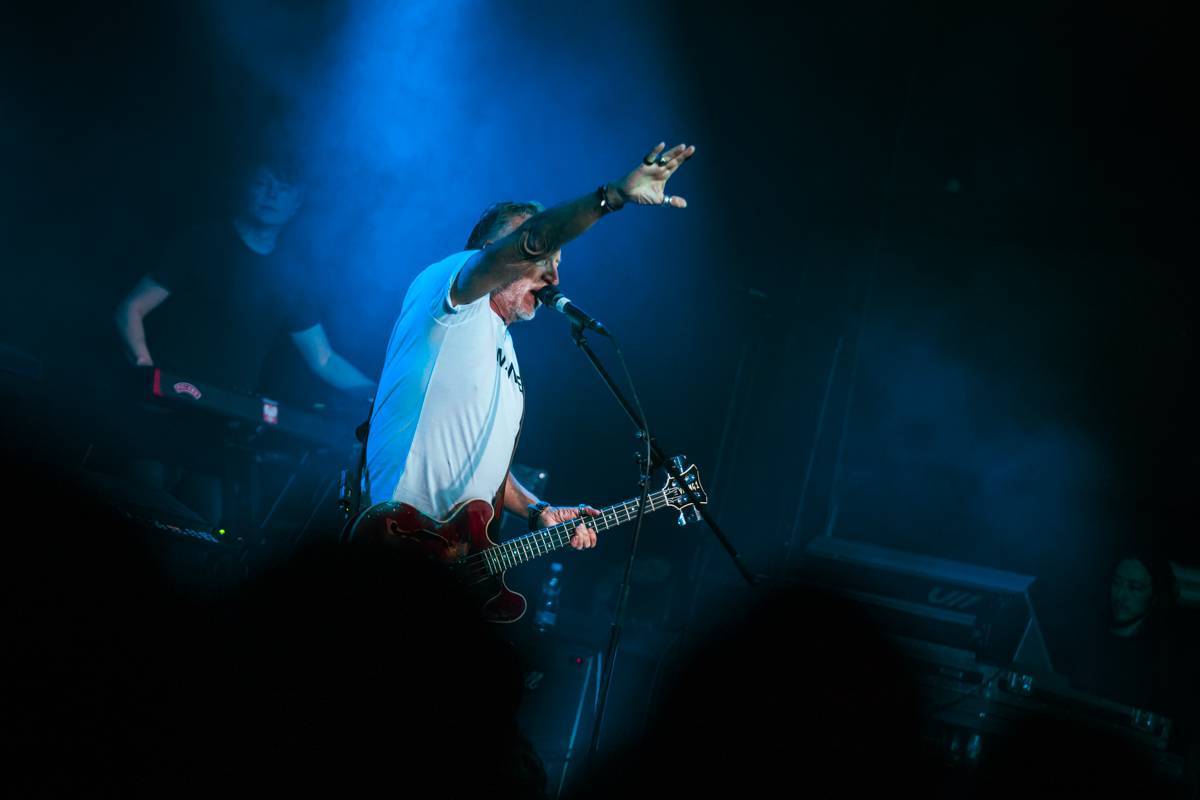 LIVE: Návrat do minulosti. Peter Hook oživil v Brně písně Joy Division i New Order