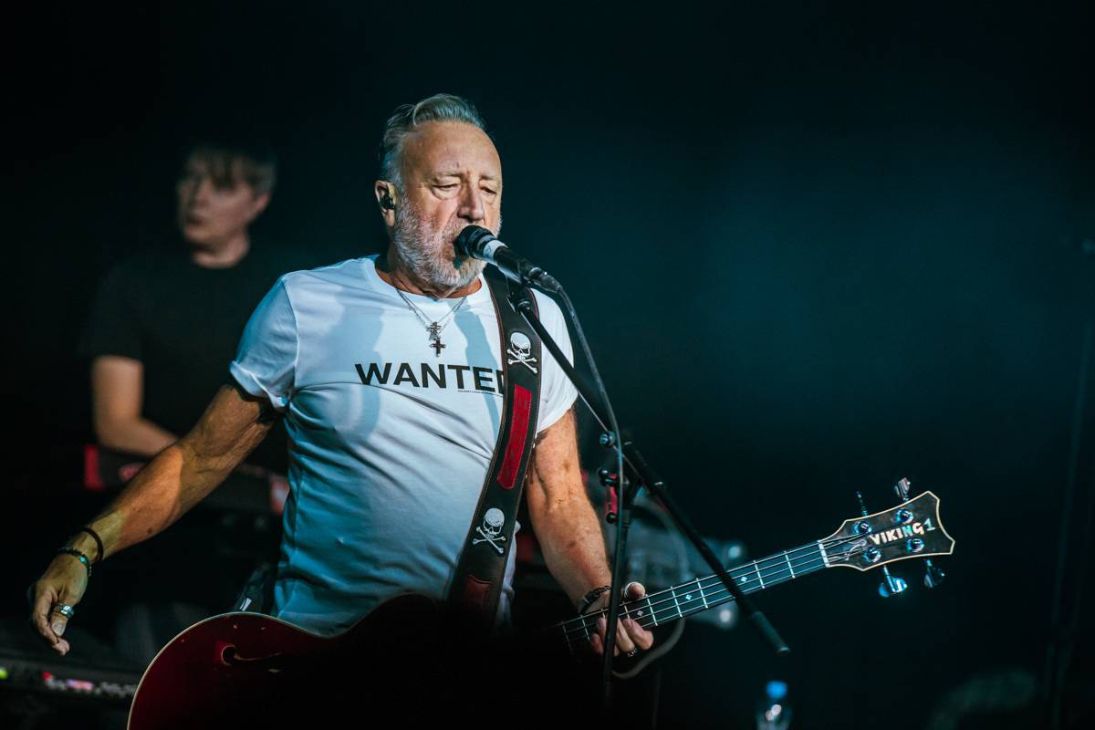 LIVE: Návrat do minulosti. Peter Hook oživil v Brně písně Joy Division i New Order