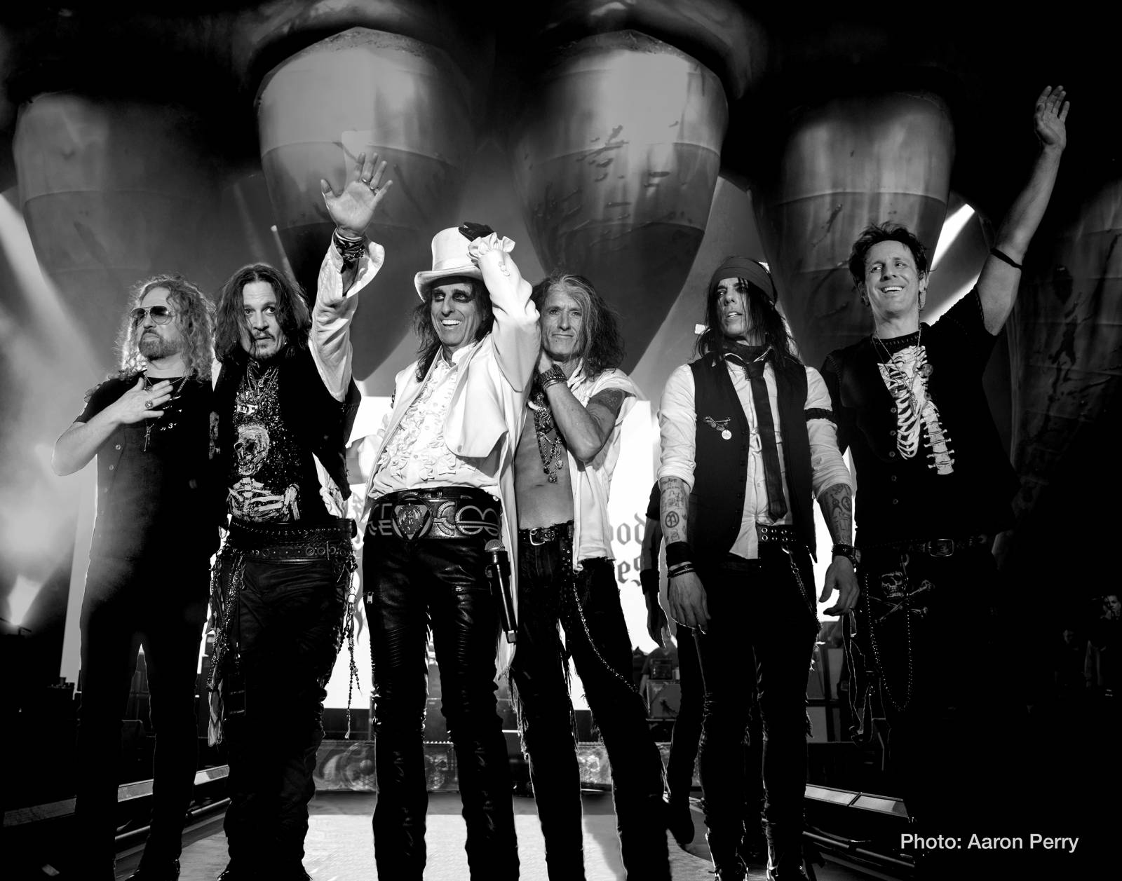 Hollywood Vampires míří do Prahy. Johnny Depp, Alice Cooper, Joe Perry a Tommy Henriksen obsadí v září Sportovní halu Fortuna
