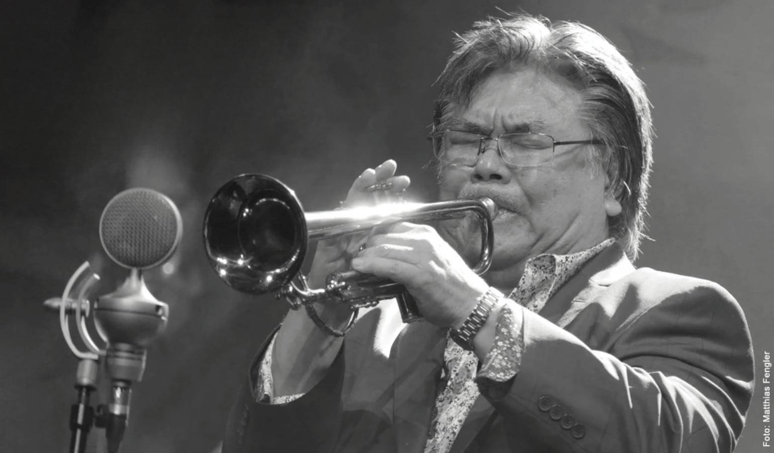 Zemřel trumpetista Harry Kim. Dlouhá léta doprovázel Phila Collinse, hrál i se Steviem Wonderem nebo Marvinem Gayem