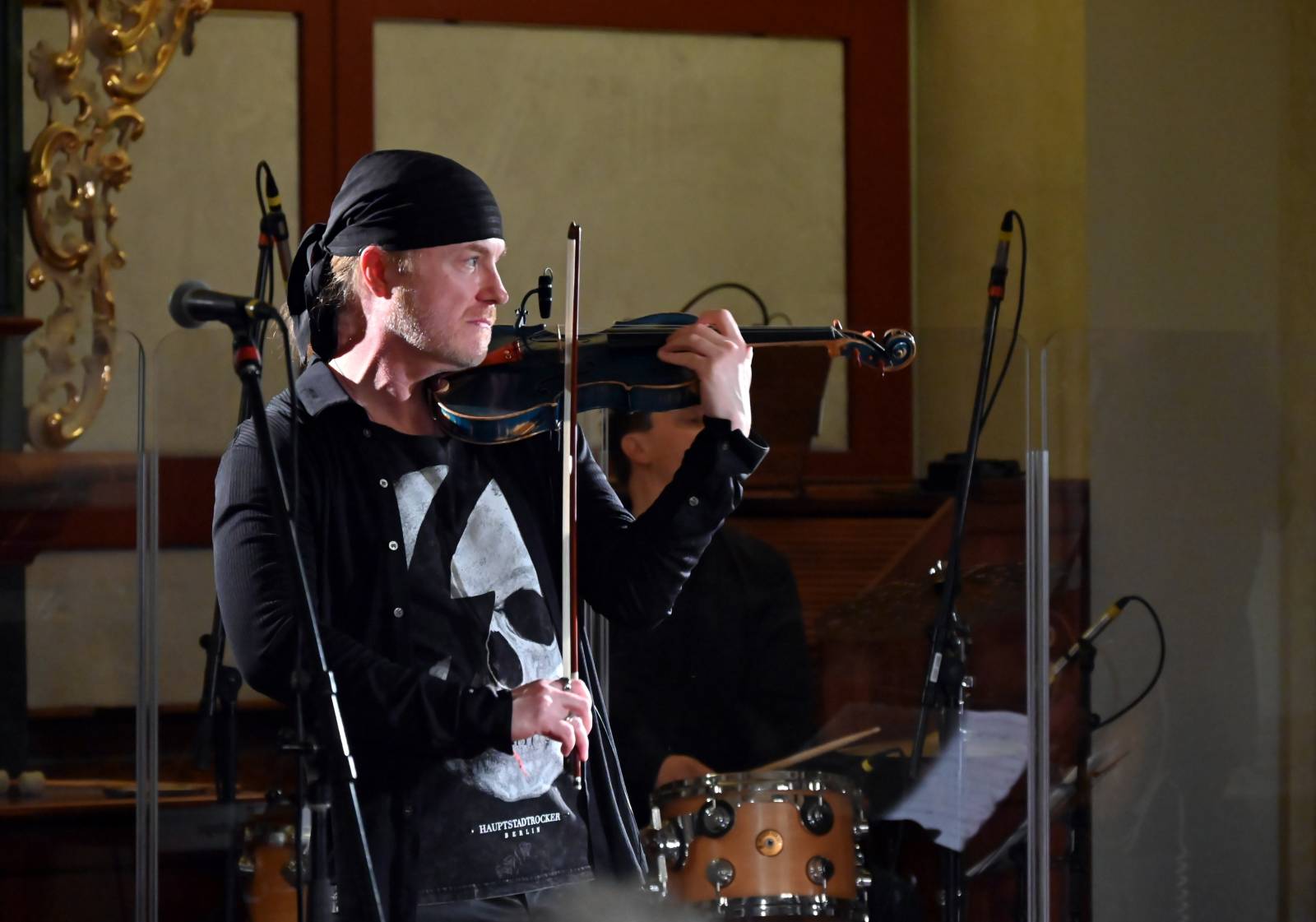 LIVE: Pavel Šporcl s rockovou kapelou sklidil ovace ve stoje, kromě Paganiniho zahrál i hity Queen nebo Led Zeppelin