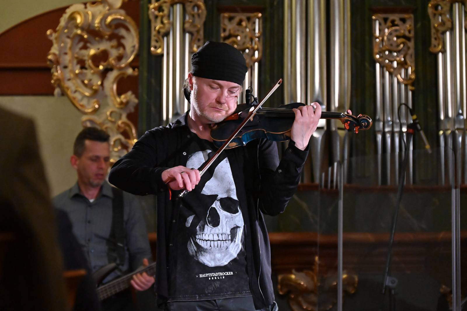 LIVE: Pavel Šporcl s rockovou kapelou sklidil ovace ve stoje, kromě Paganiniho zahrál i hity Queen nebo Led Zeppelin