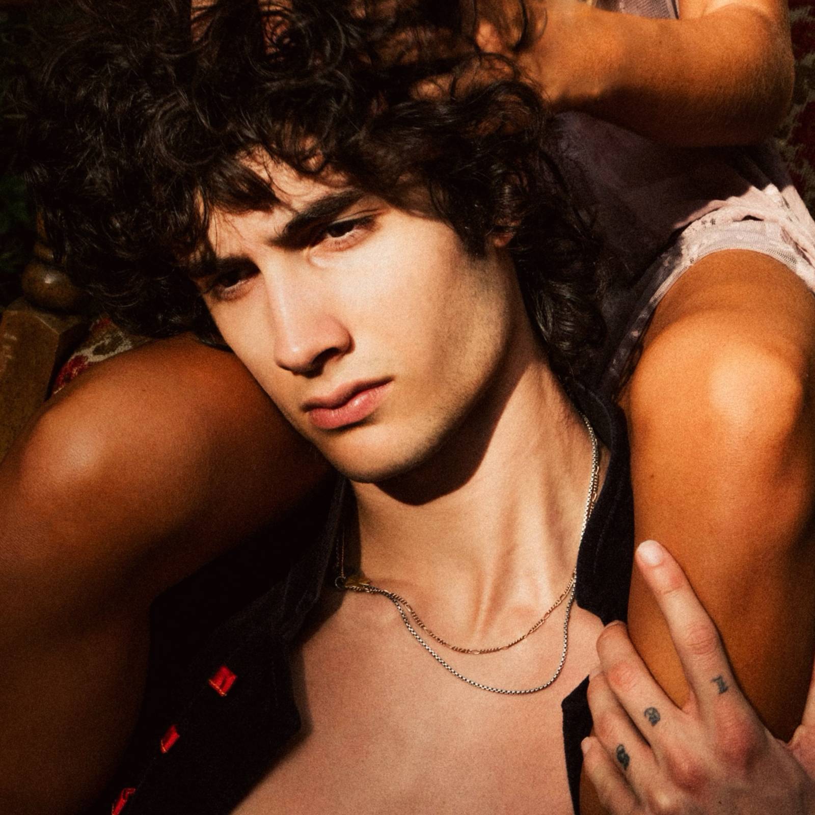 TOP 7 videoklipů týdne: Céline Dion hlásí comeback, Civilní Obrana zve na největší koncert kariéry a GUFRAU a Marie April spojili síly