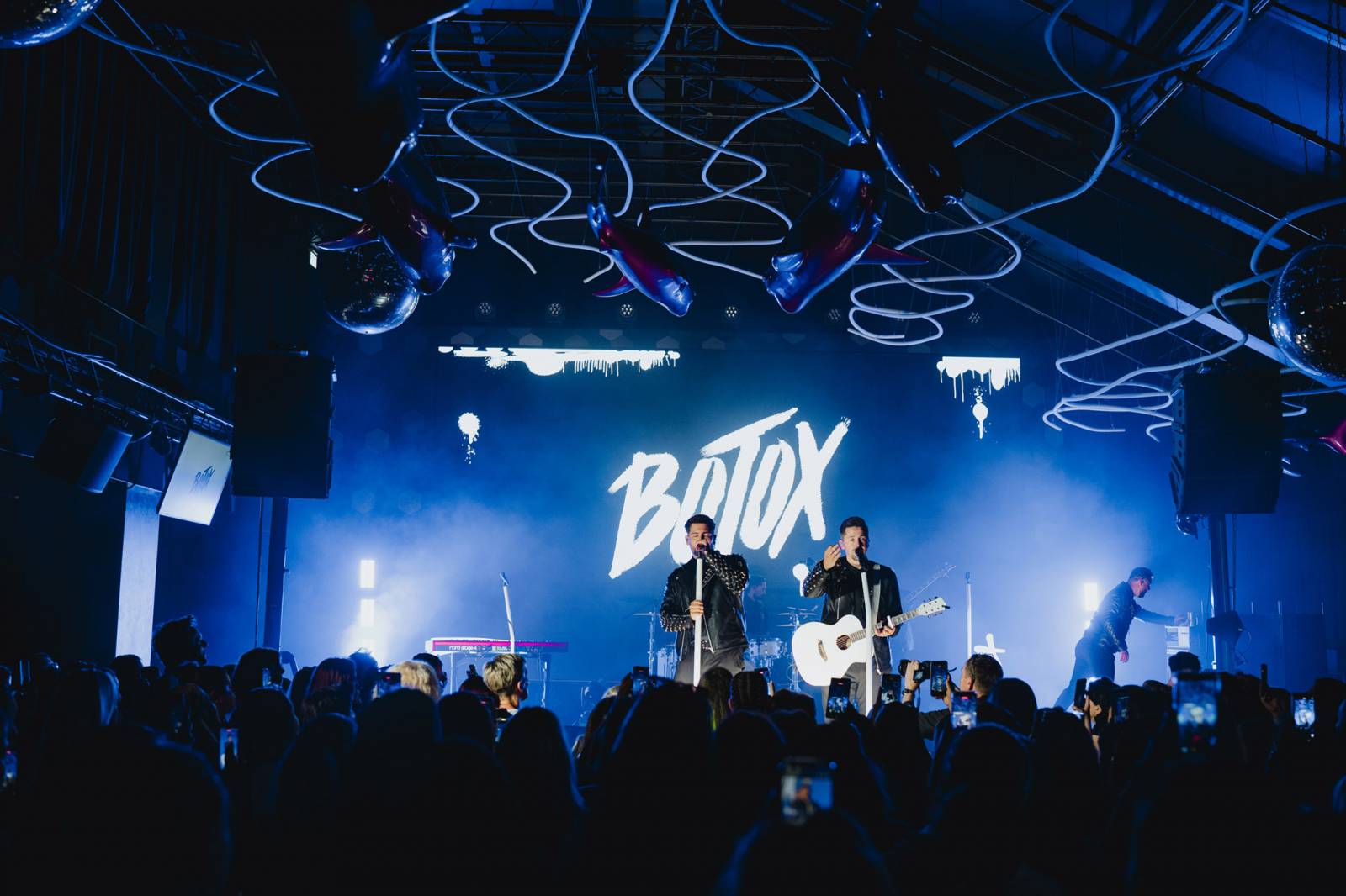 TOP 7 videoklipů týdne: Nothing But Thieves posílají milostný dopis svým lidem, ozývají se i Kryštof a Mirai 