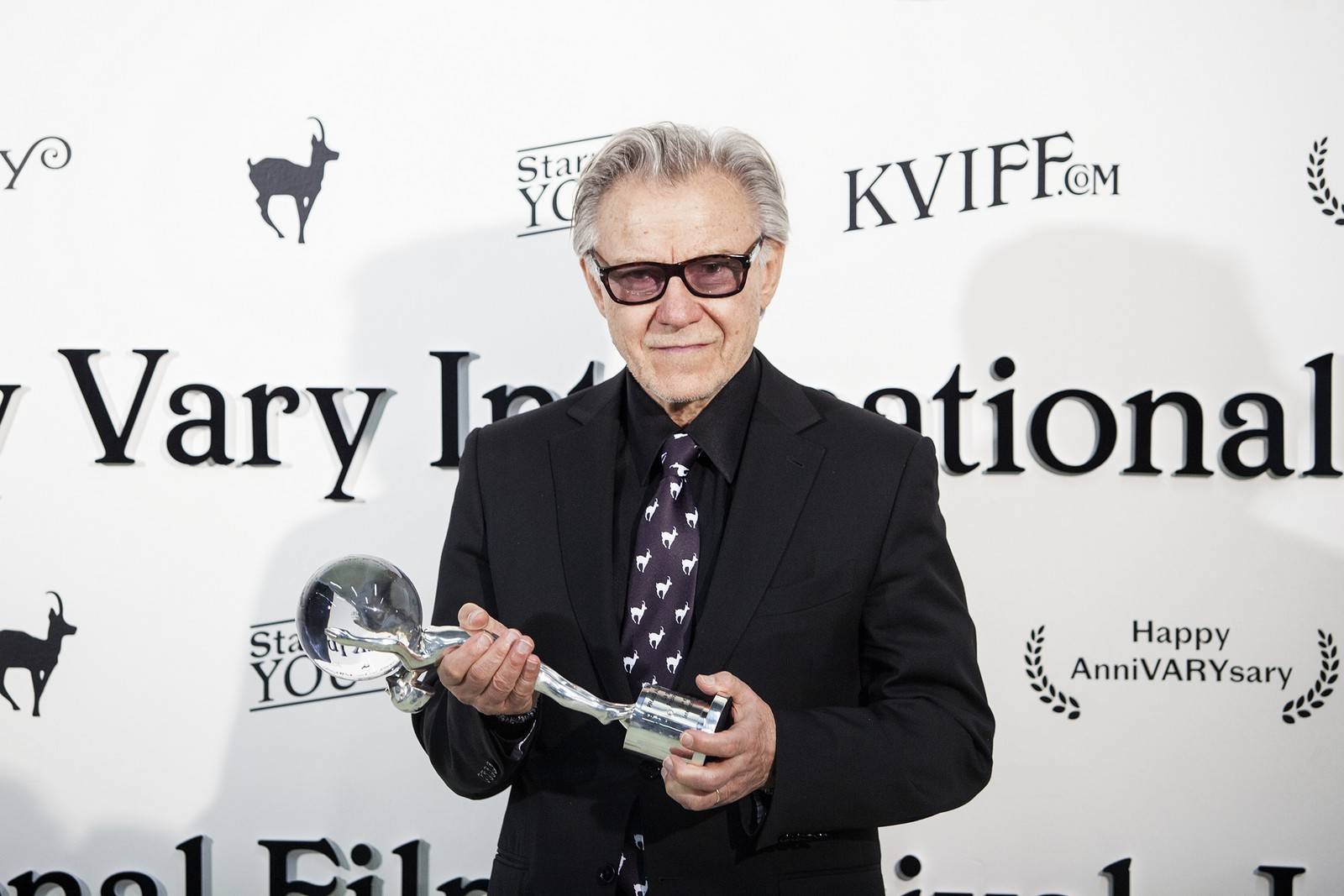 Křišťálový glóbus si na KVIFF převezmou Dustin Hoffman a Juliette Binoche, ocenění získá i Jeffrey Wright