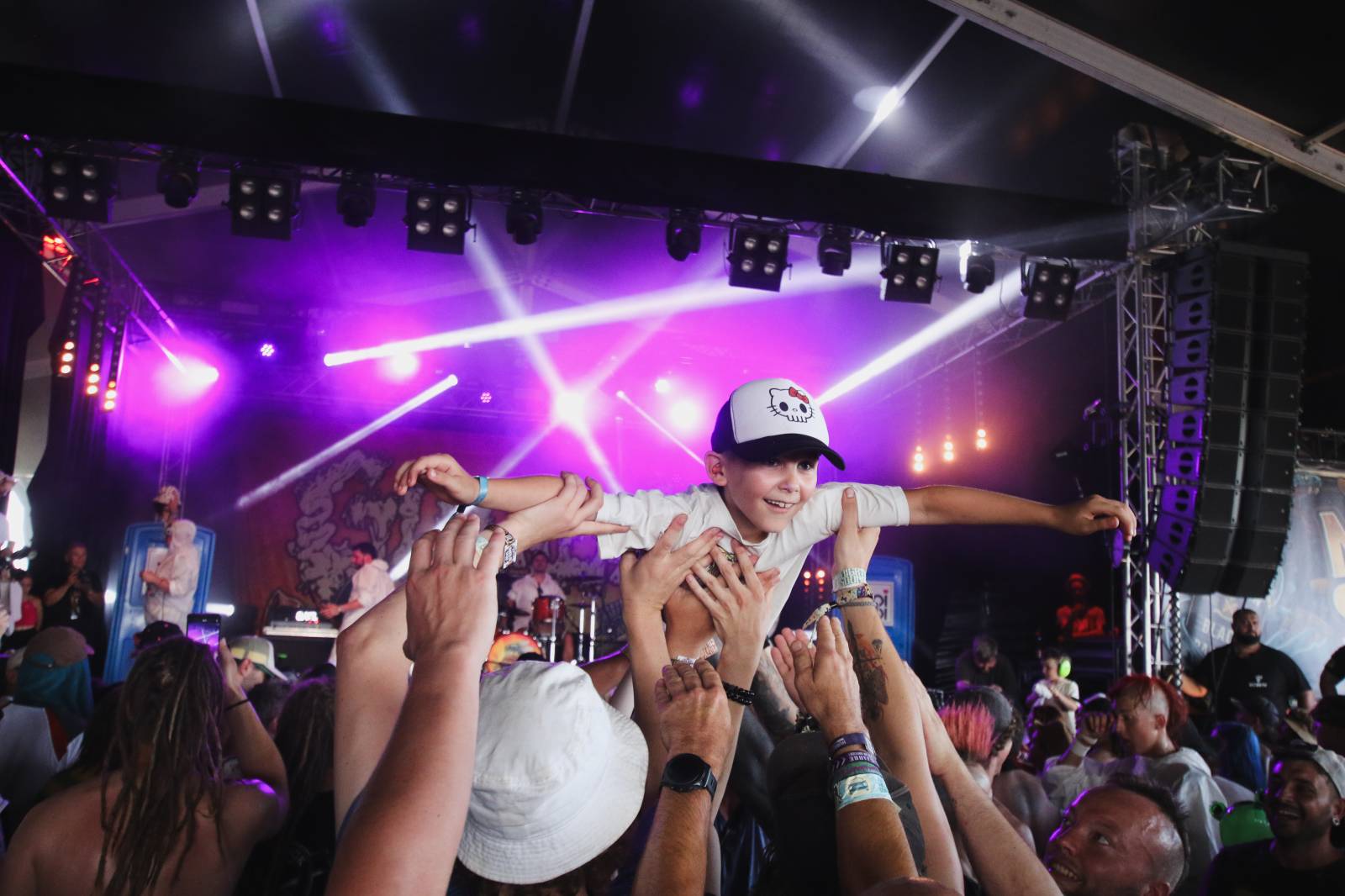 LIVE: Mighty Sounds, den třetí: Hromadné skákání na Skindred, vrchol kultury s Gutalax a skoro dojemná rozlučka s Talco