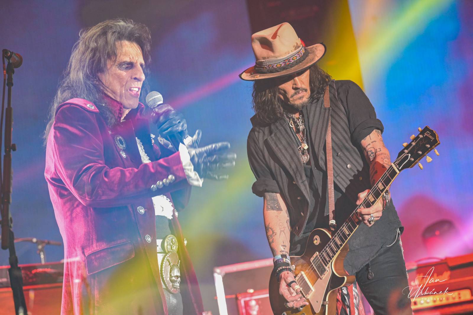 Hollywood Vampires oznámili speciálního hosta pro pražskou show. Vystoupí před nimi Lucie