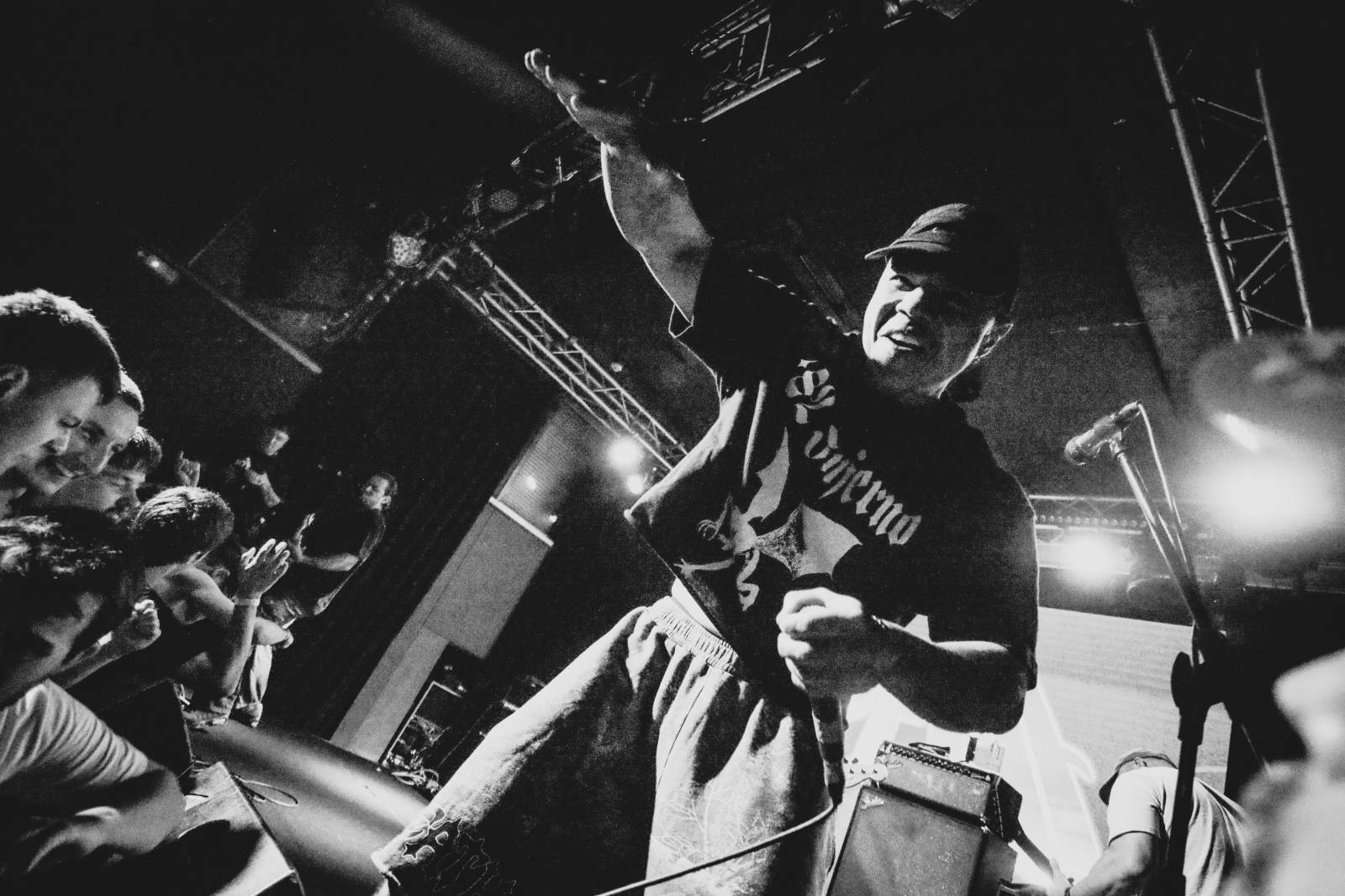 LIVE: Tisíc stagedives za šedesát vteřin! SPEED v Cargo Gallery rozbouřili Vltavu