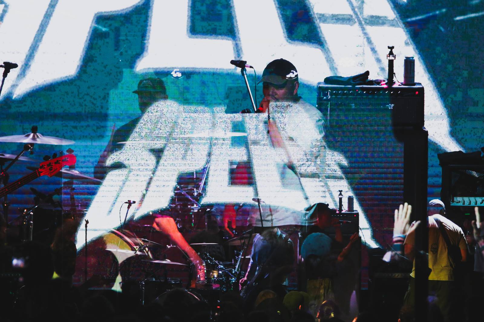 LIVE: Tisíc stagedives za šedesát vteřin! SPEED v Cargo Gallery rozbouřili Vltavu