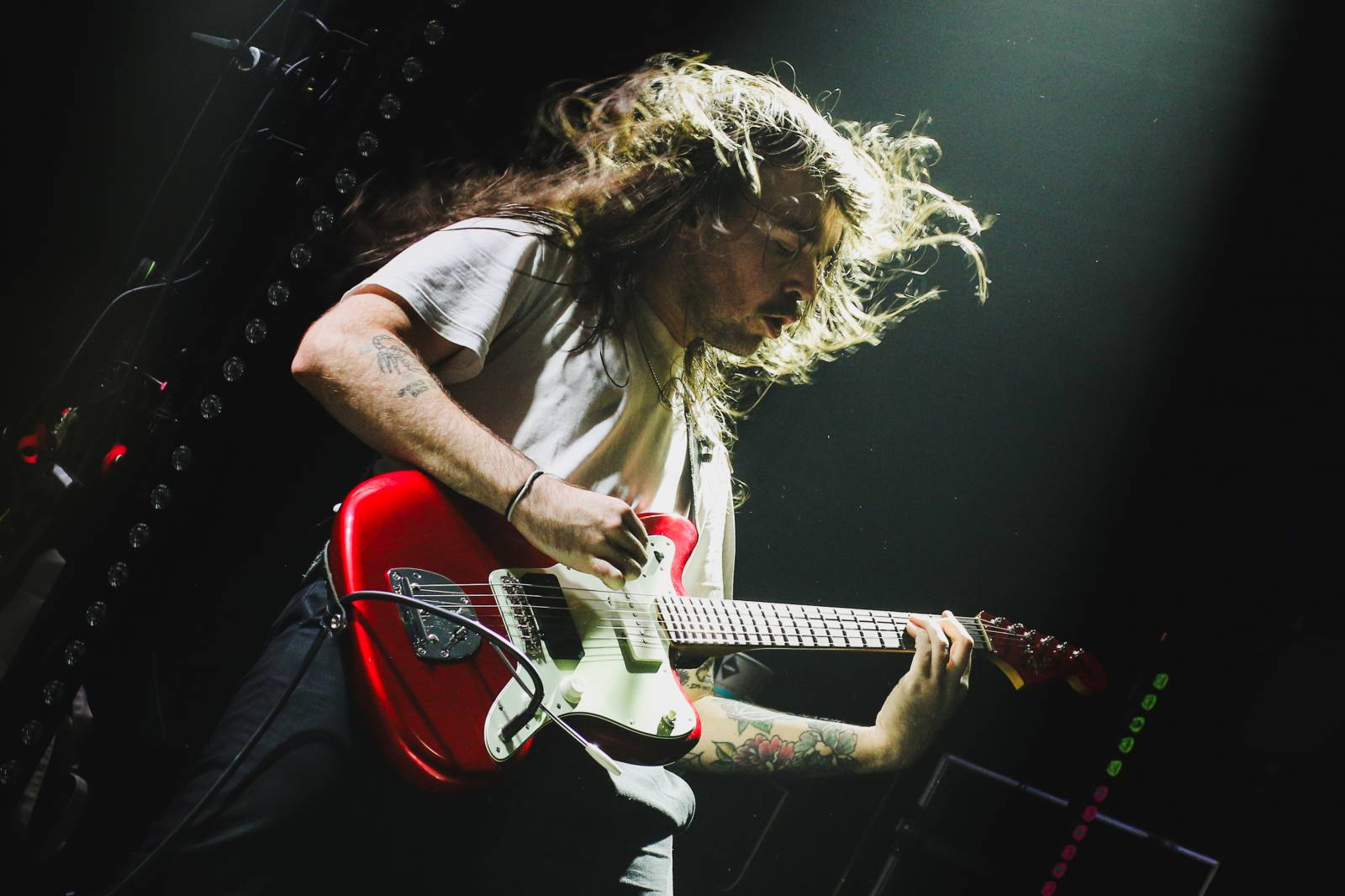 LIVE: Květiny, démoni a moshpit přes celý sál. The Devil Wears PRAHA