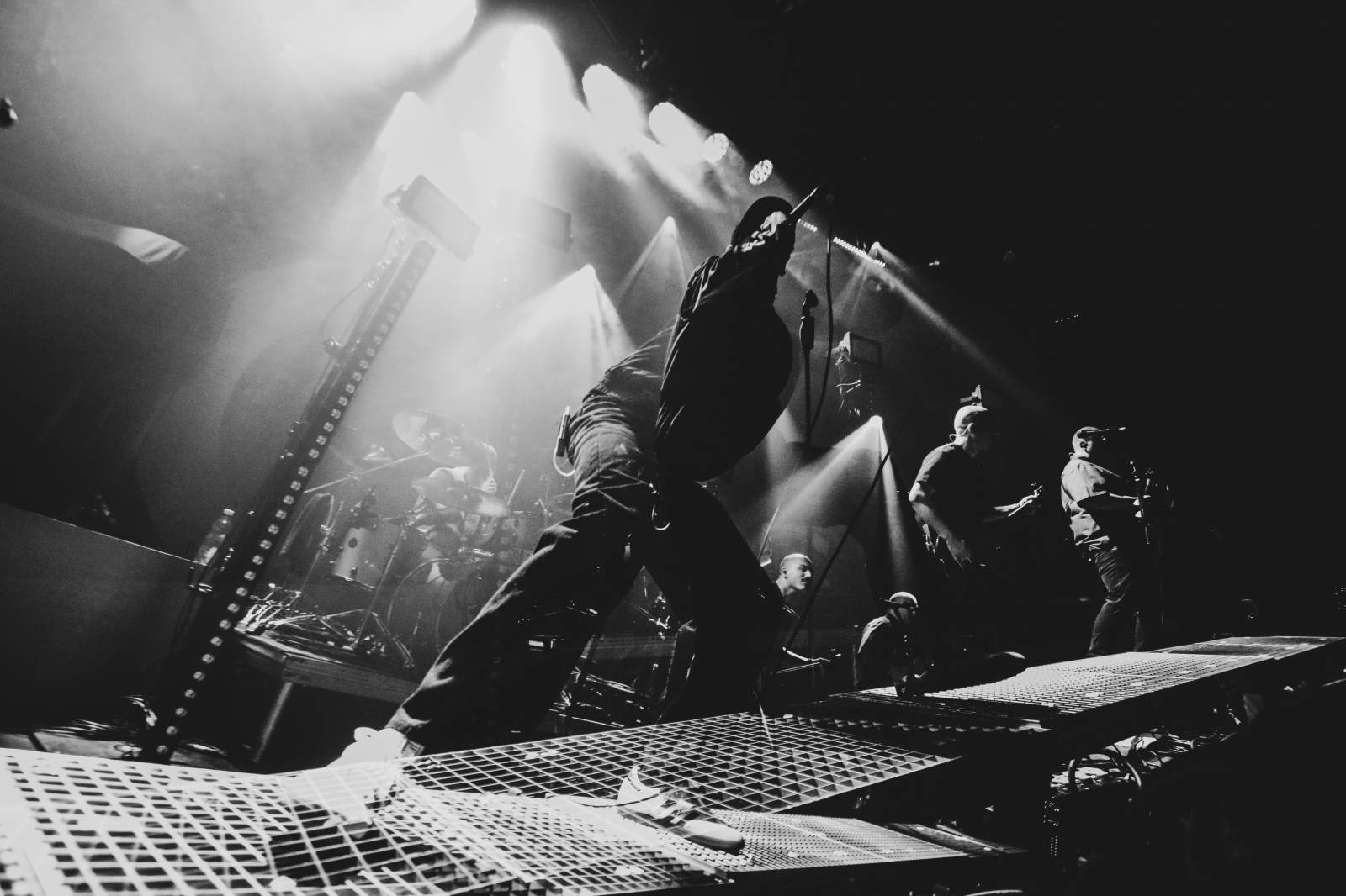 LIVE: Květiny, démoni a moshpit přes celý sál. The Devil Wears PRAHA