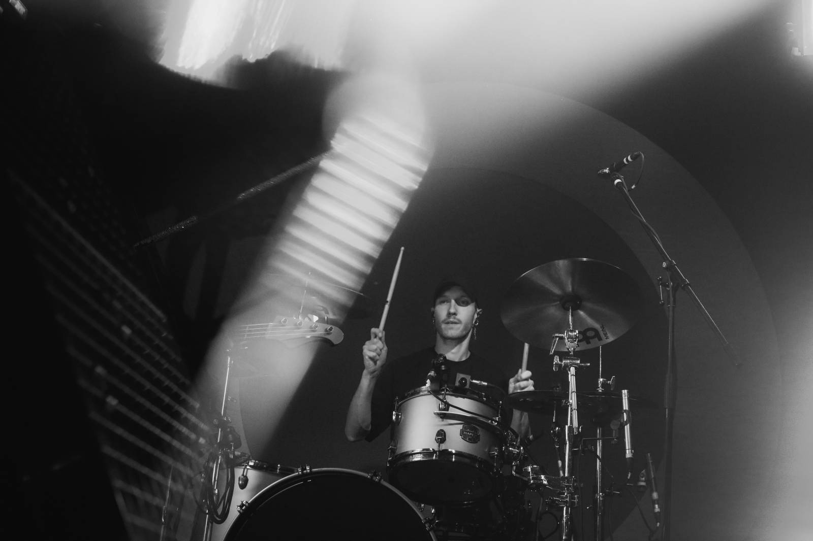 LIVE: Květiny, démoni a moshpit přes celý sál. The Devil Wears PRAHA