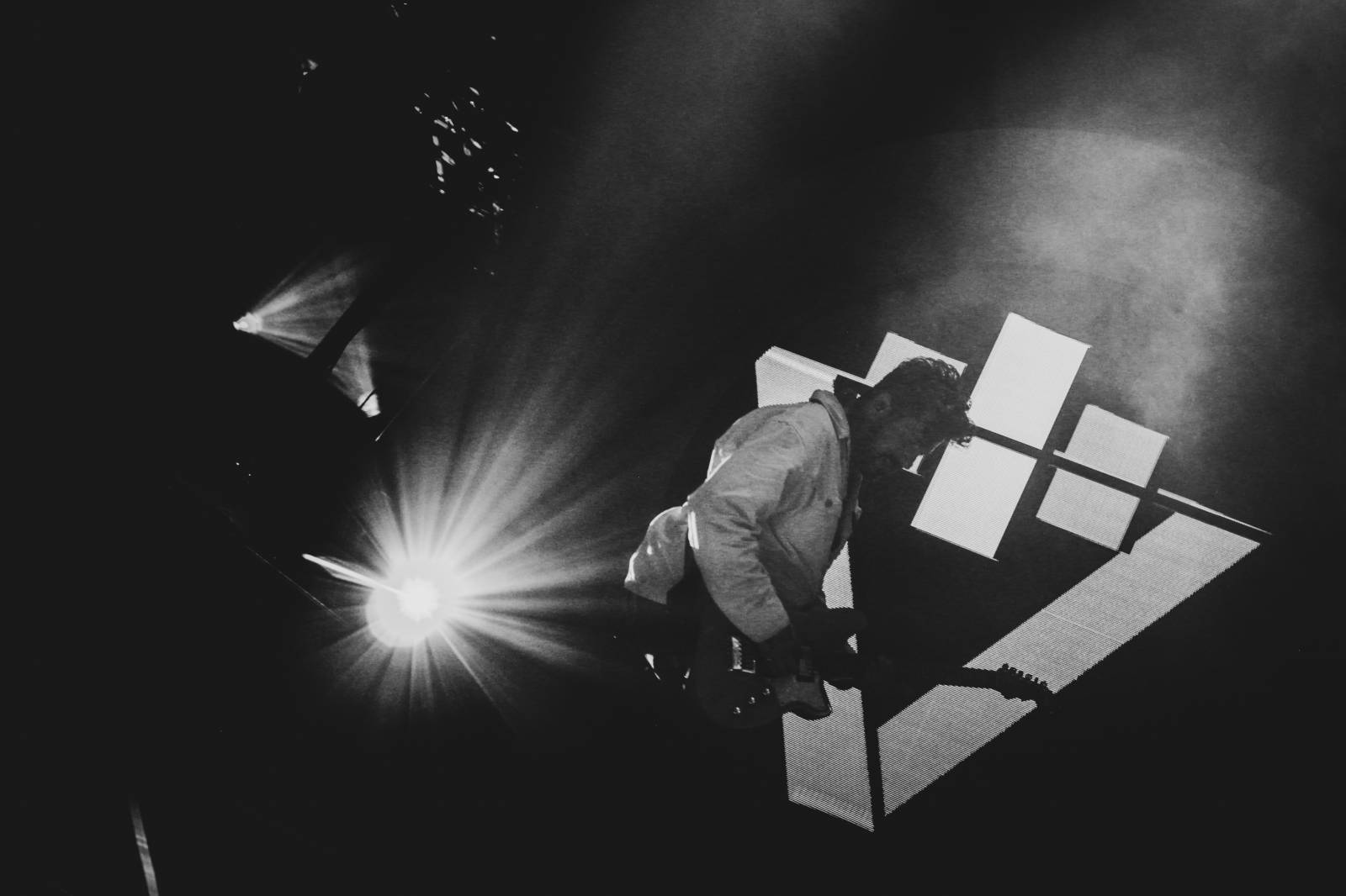 LIVE: Květiny, démoni a moshpit přes celý sál. The Devil Wears PRAHA