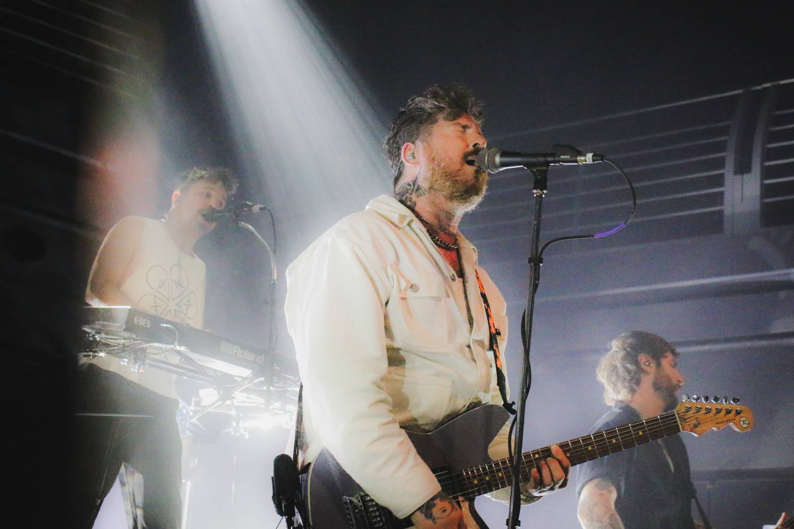 LIVE: Květiny, démoni a moshpit přes celý sál. The Devil Wears PRAHA