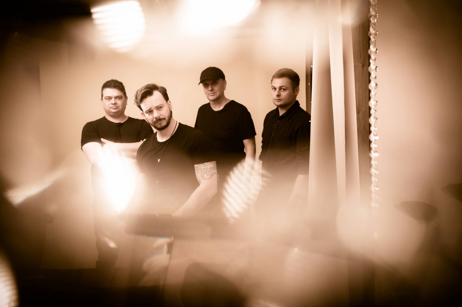 PREMIÉRA: No Heroes objevují v Happiness skutečné štěstí