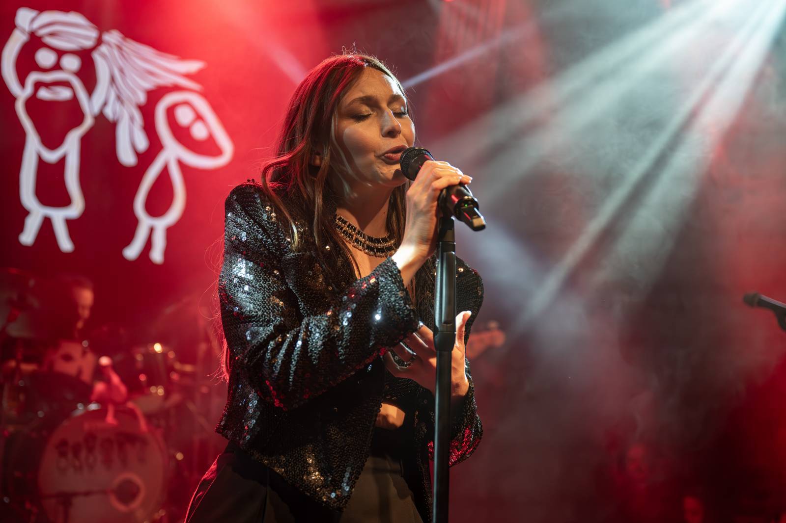 Kateřina Marie Tichá zve novým dokumentem do zákulisí turné a vzniku alba Plamen