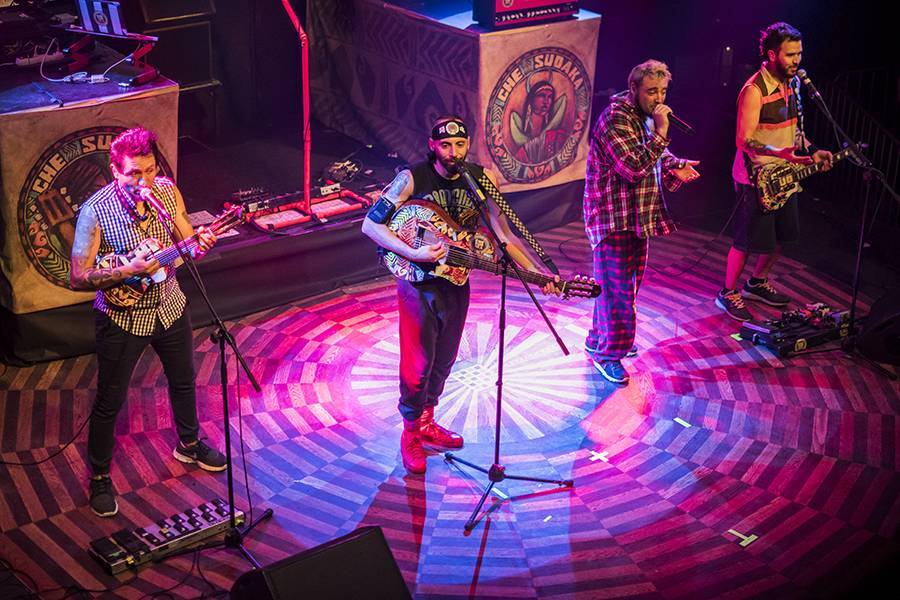 LIVE: Che Sudaka pobláznili svým temperamentem Prahu