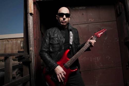 Joe Satriani bude v Praze víc na dosah, přesouvá se do Fora Karlín