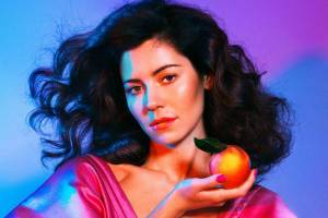 Marina And The Diamonds z rodinných důvodů odkládá pražský koncert