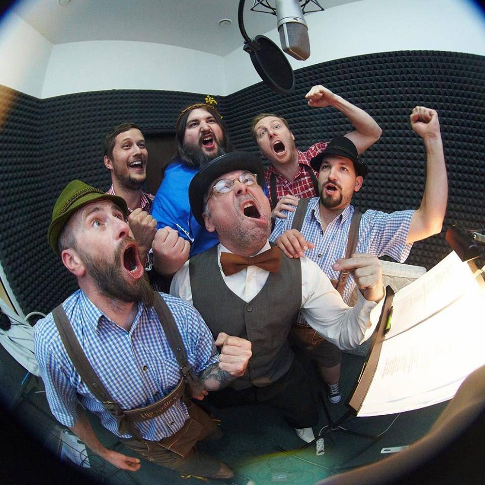 Trautenberk kleje nad obálkou s modrým pruhem: Klatovská skupina má novou desku a zavzpomíná na zesnulého zpěváka