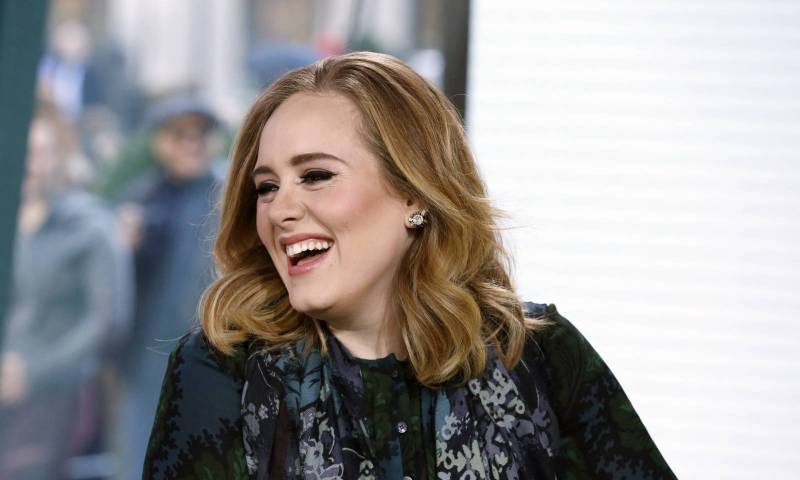 Adele prodala loni 15 milionů kopií alba 25. Nejúspěšnější singl měl Mark Ronson
