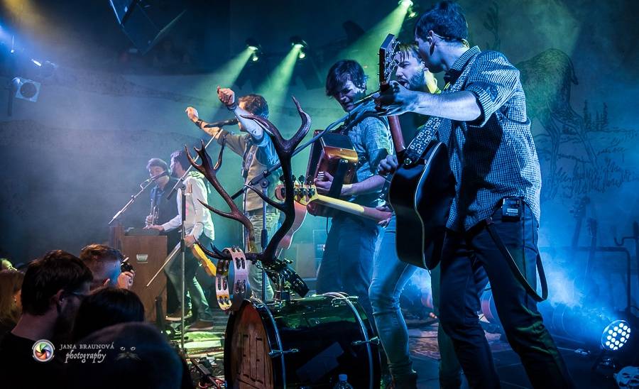 Jelen se po podzimním triumfu vrací do klubů, k vrcholům jarního turné bude patřit Žebřík