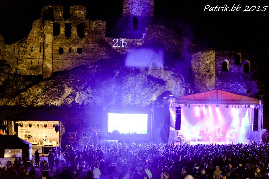 Okoř se šťávou představuje program: Vystoupí Slza, ATMO Music, Rybičky 48, UDG, Voxel, Wohnout i Visací zámek