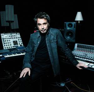 Jean-Michel Jarre představí Praze svůj dvoudílný projekt Electronica