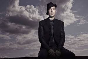 Začínal jako trubadúr, pak ho objevil Peter Gabriel. V dubnu míří Charlie Winston do Prahy