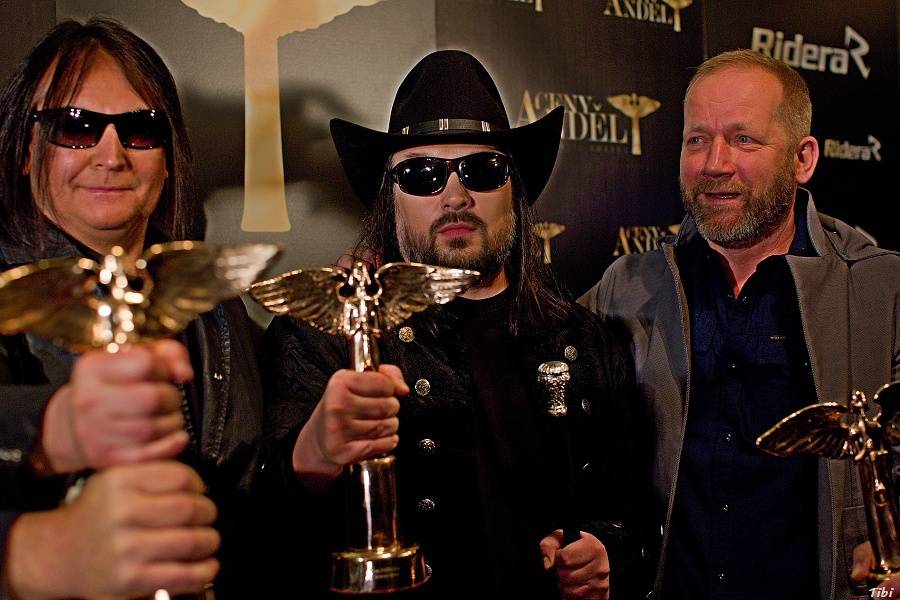 Ceny Anděl: Lenka Dusilová protestovala proti prezidentovi, vyhráli David Koller, Kryštof i Barbora Poláková