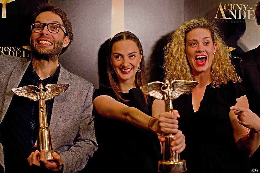 Ceny Anděl: Lenka Dusilová protestovala proti prezidentovi, vyhráli David Koller, Kryštof i Barbora Poláková