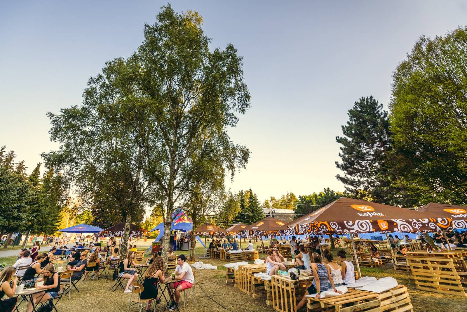 Fingers Up 2016: Swim Deep, Holy Esque, Kamp! i Tata Bojs a KLARA. 