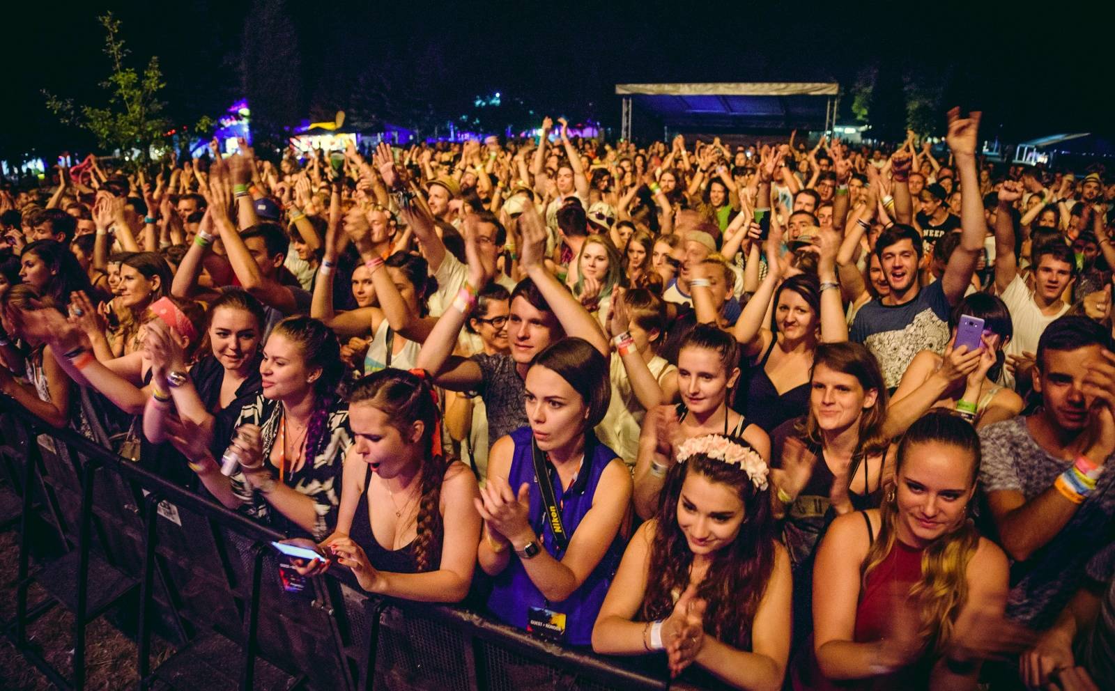 Fingers Up 2016: Swim Deep, Holy Esque, Kamp! i Tata Bojs a KLARA. 